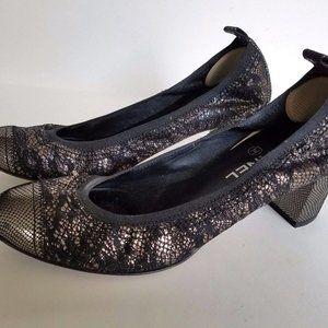 Chanel Shoes Escarpins Gold/black Pumps Size 39